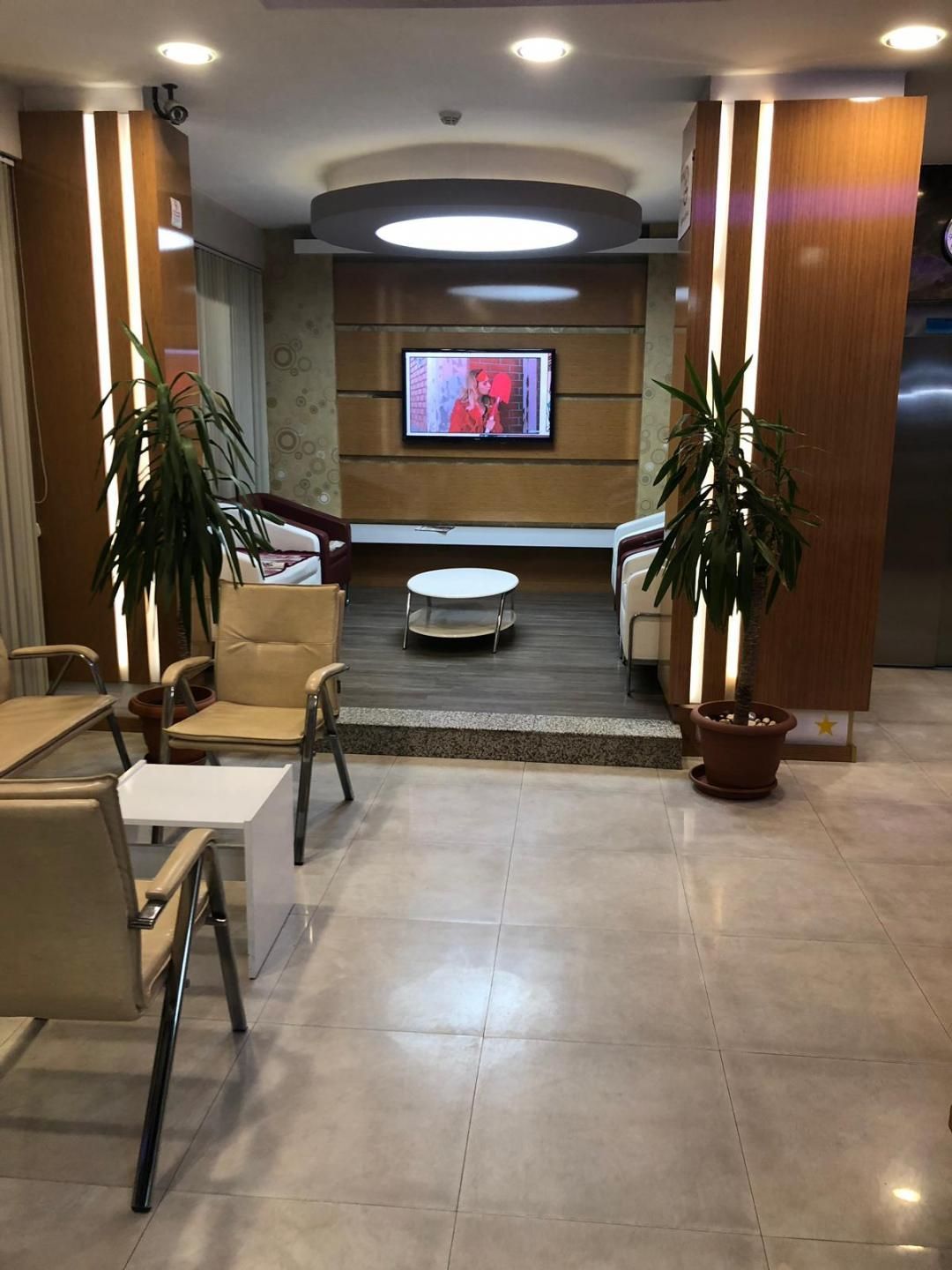 Lobi oturma alanı ve televizyon köşesi